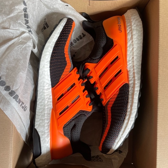 NWT - JUVENTUS FC X ULTRABOOST DNA 'FOOTBALL PACK' - 8.5 - Picture 3 of 7